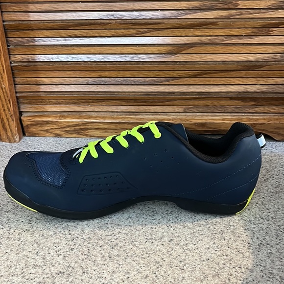 Louis Garneau Urban Cycling Shoes (Dark Night/Sulphur Spring) Men’s Size 10 - Picture 3 of 9